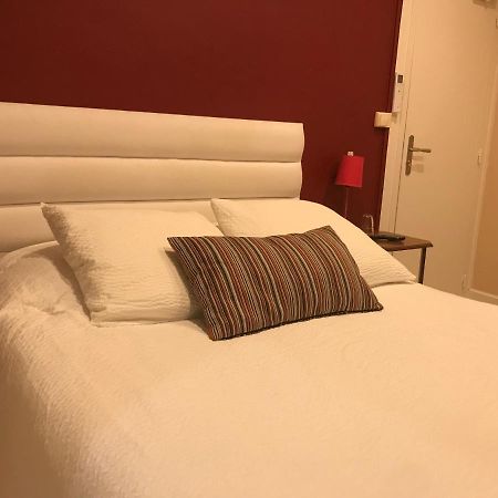 Logis Le Cheval Blanc Hotel Saint-Just  ภายนอก รูปภาพ