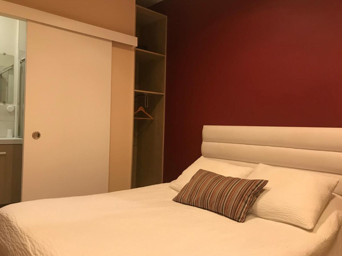 Logis Le Cheval Blanc Hotel Saint-Just  ภายนอก รูปภาพ